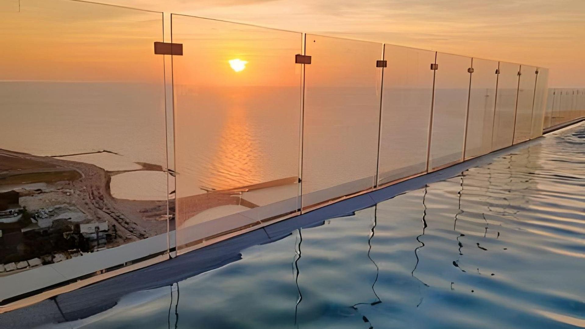Luxury 2b, Stunning View 4 Blocks From Walled