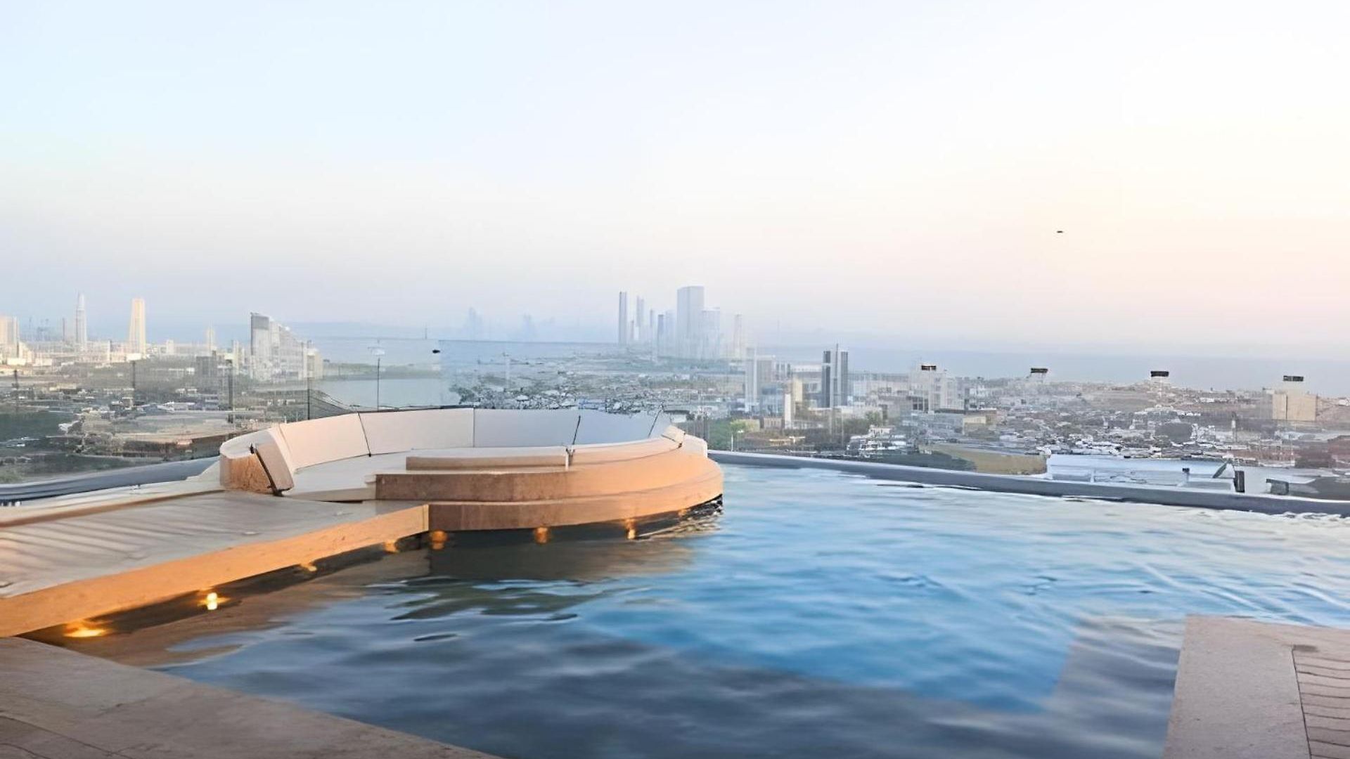 Luxury 2b, Stunning View 4 Blocks From Walled Apartment *