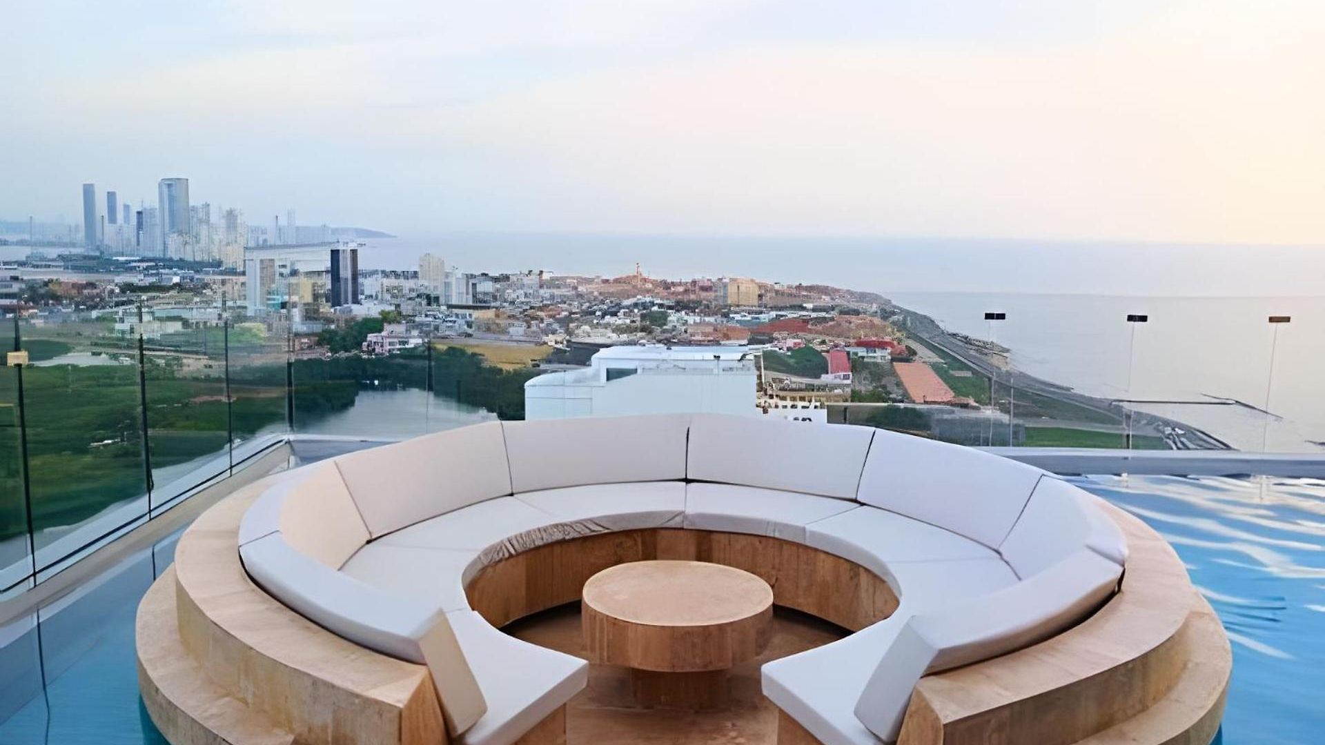 Apartment Luxury 2b, Stunning View 4 Blocks From Walled Cartagena