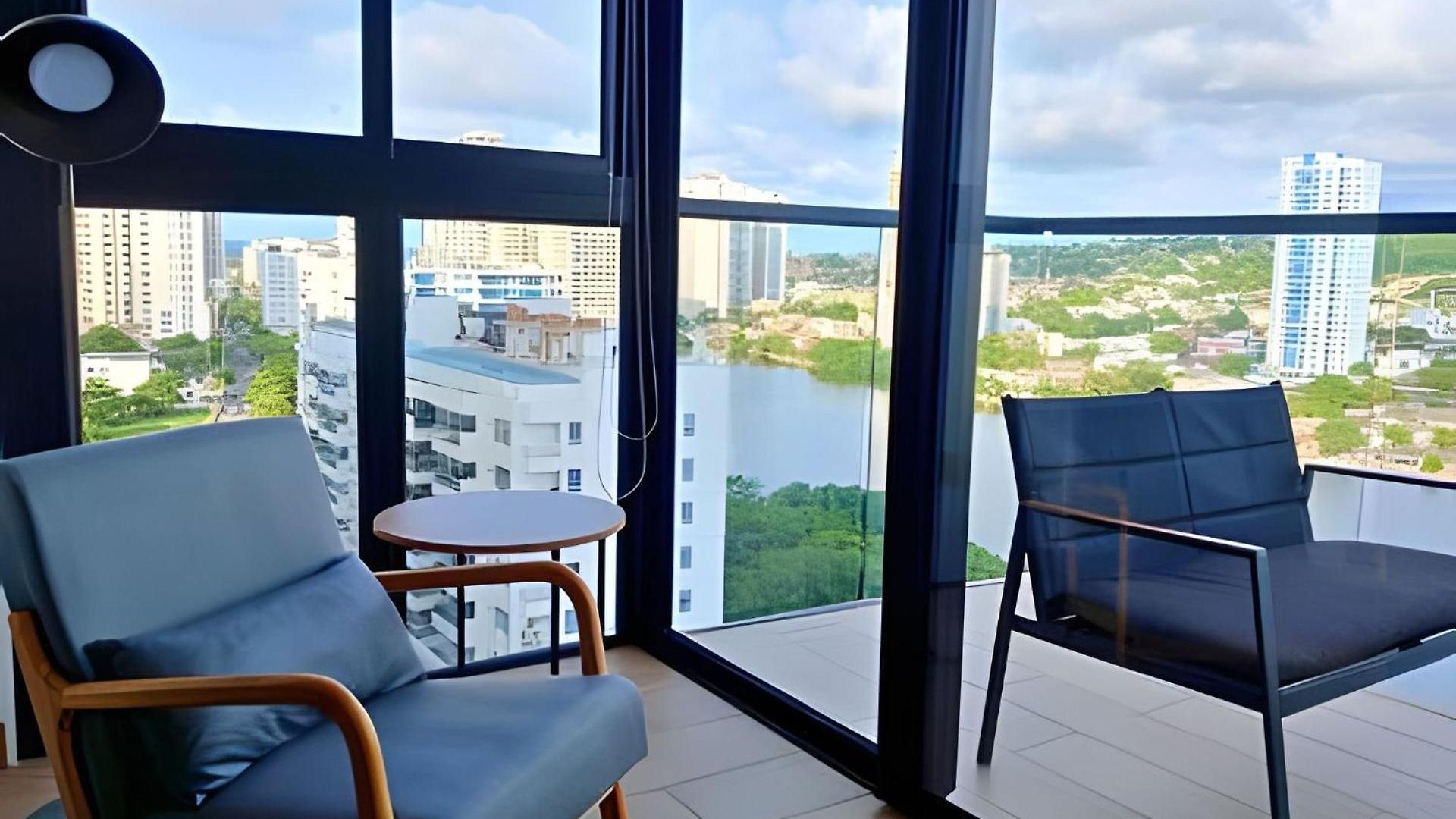 Luxury 2b, Stunning View 4 Blocks From Walled Apartment
