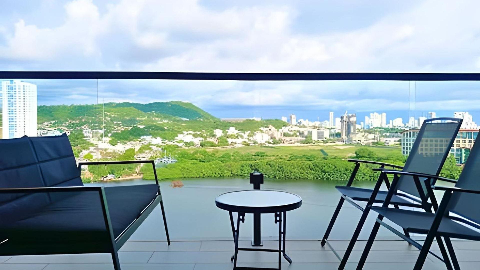 Apartment Luxury 2b, Stunning View 4 Blocks From Walled Cartagena