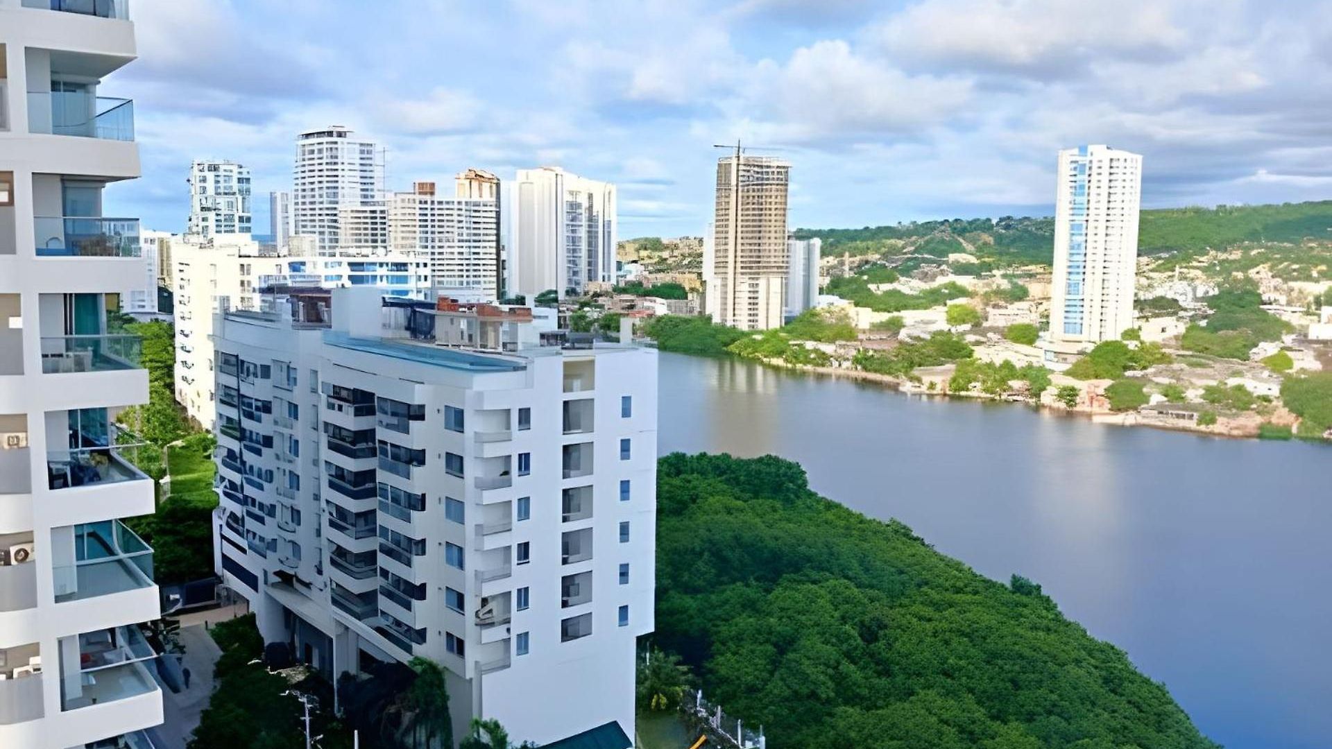Luxury 2b, Stunning View 4 Blocks From Walled Apartment