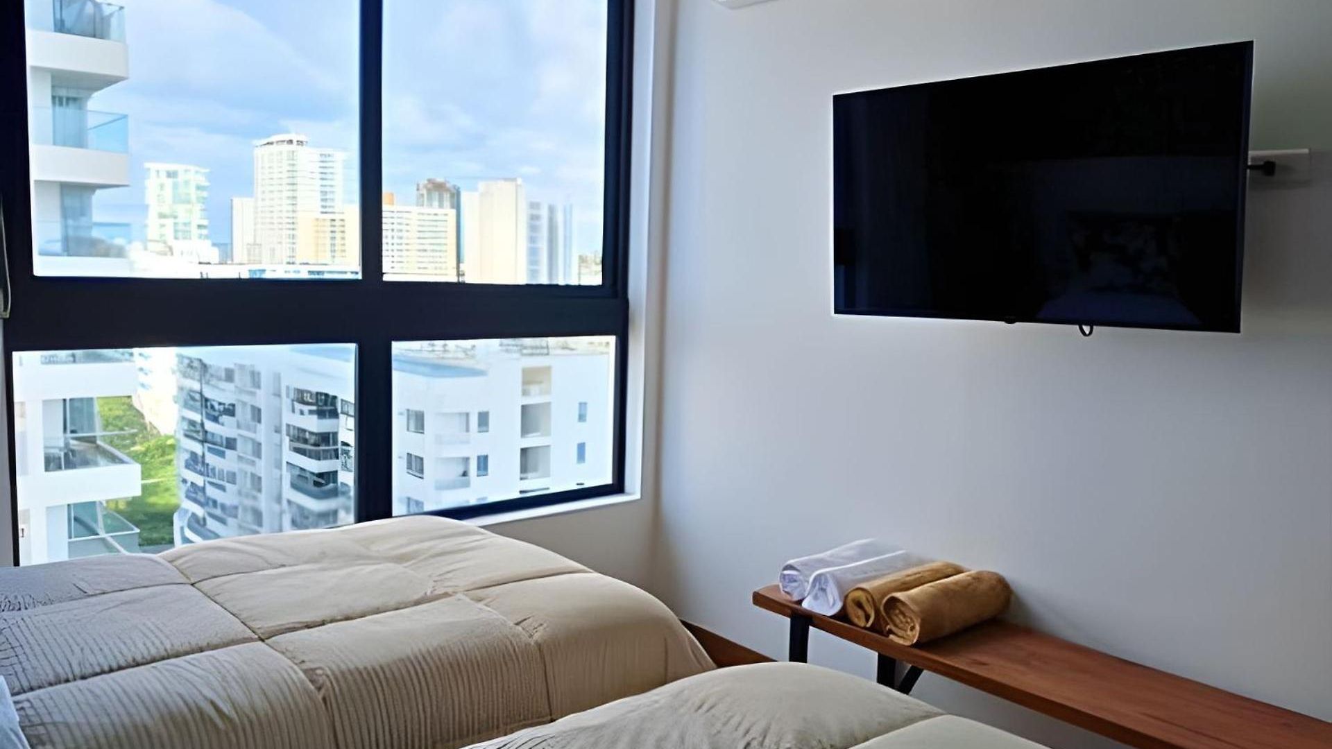 Luxury 2b, Stunning View 4 Blocks From Walled Apartment *
