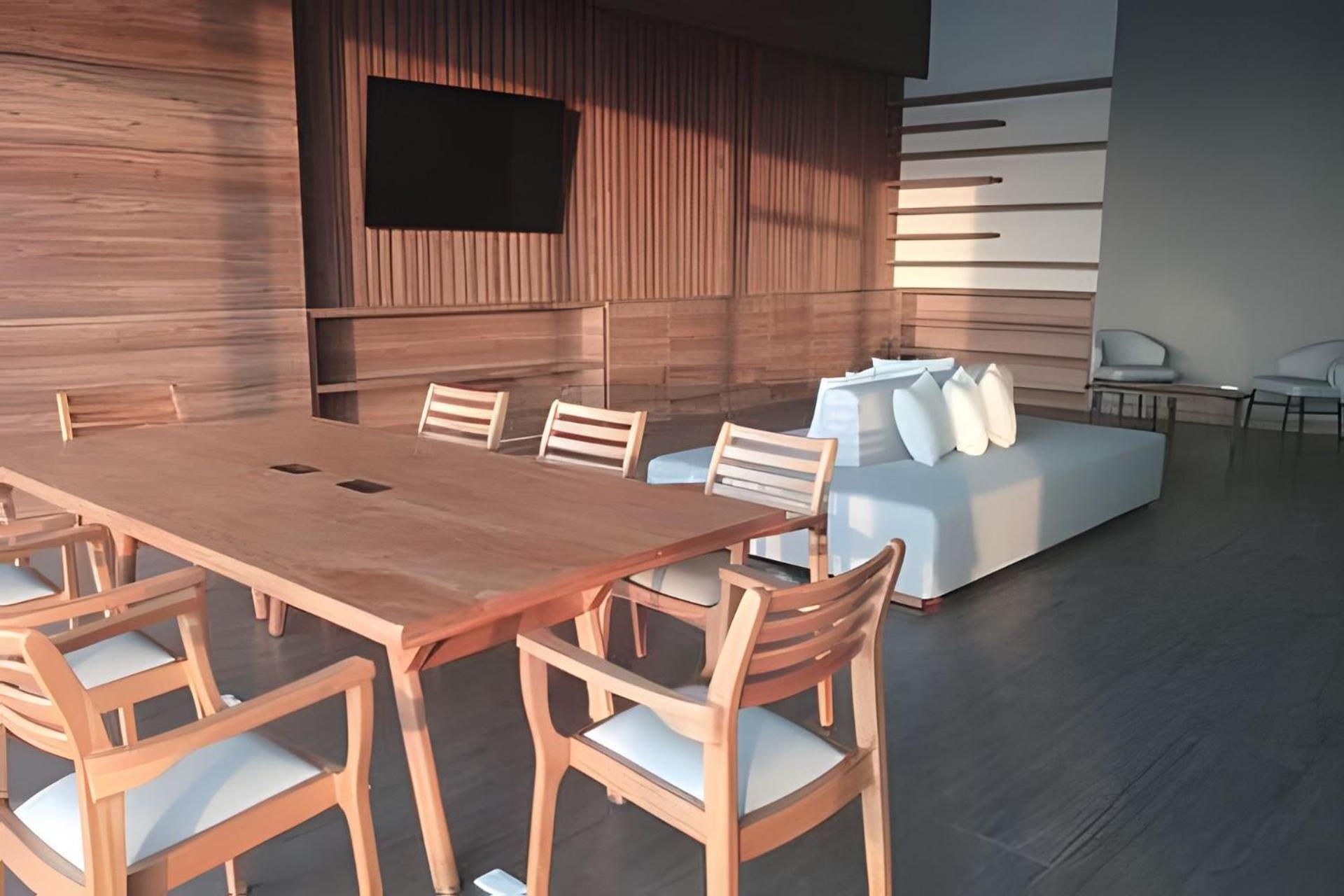 Luxury 2b, Stunning View 4 Blocks From Walled