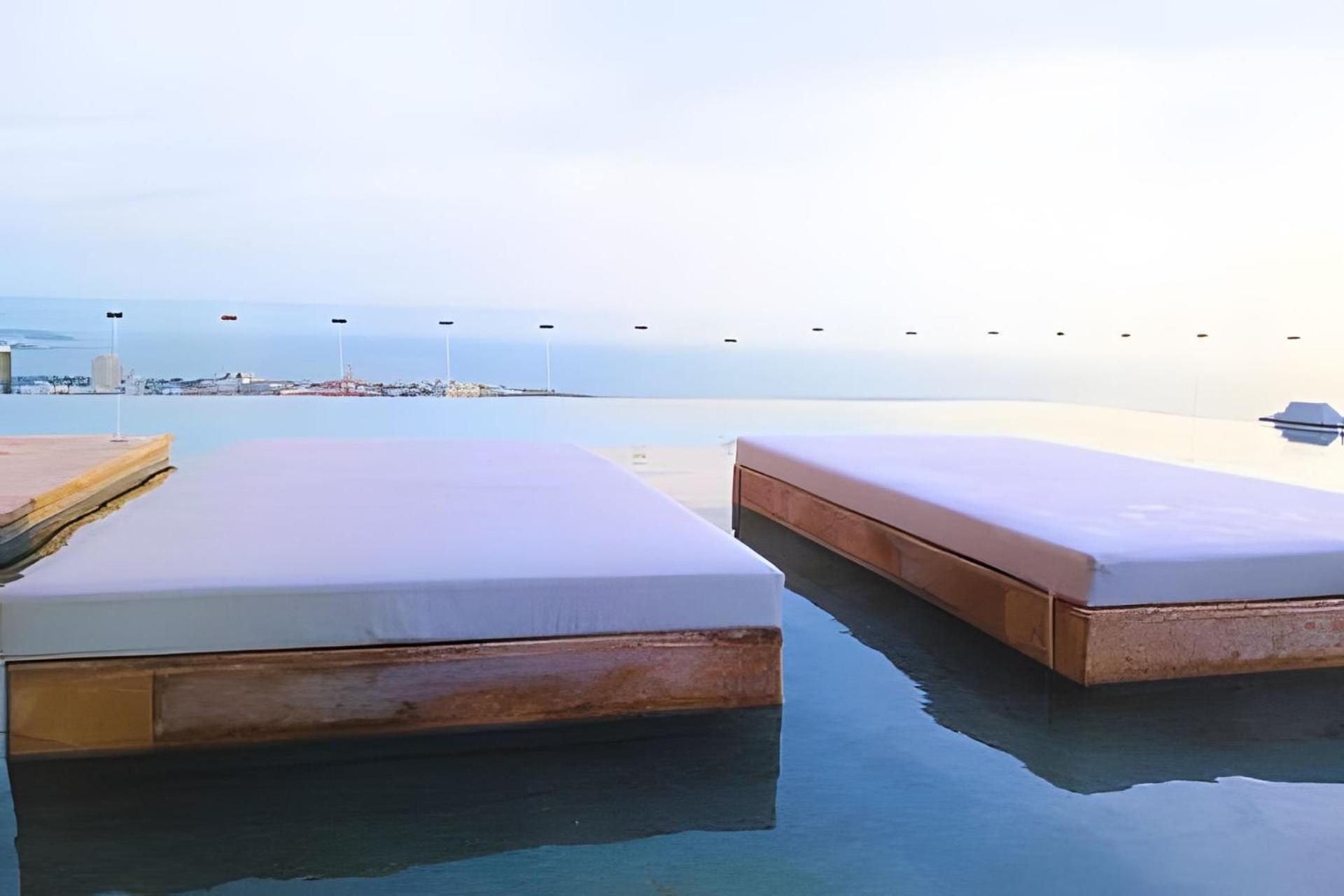 Luxury 2b, Stunning View 4 Blocks From Walled *