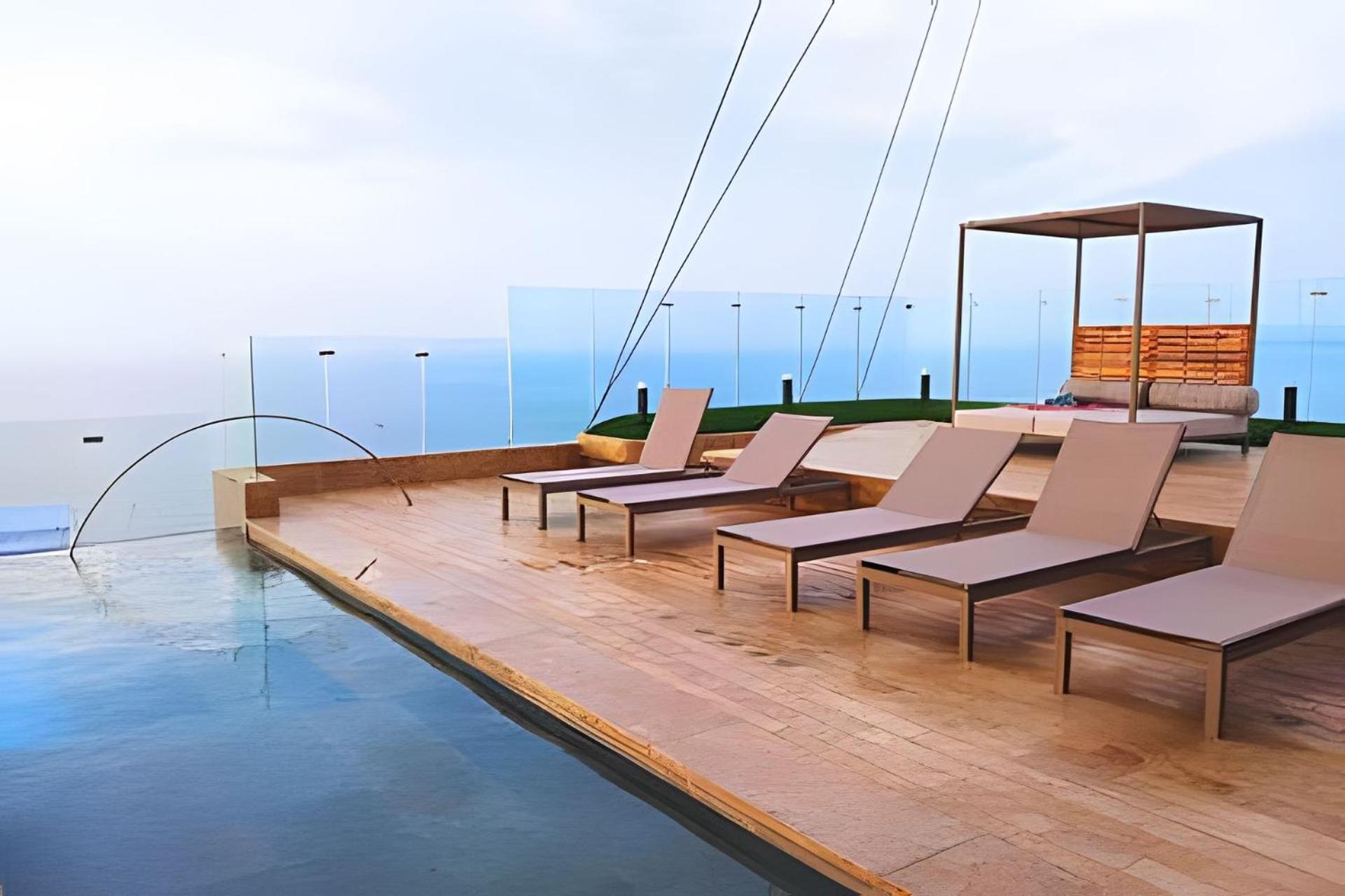 Luxury 2b, Stunning View 4 Blocks From Walled *