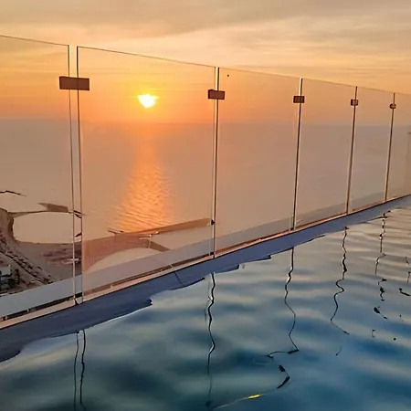 Luxury 2b, Stunning View 4 Blocks From Walled