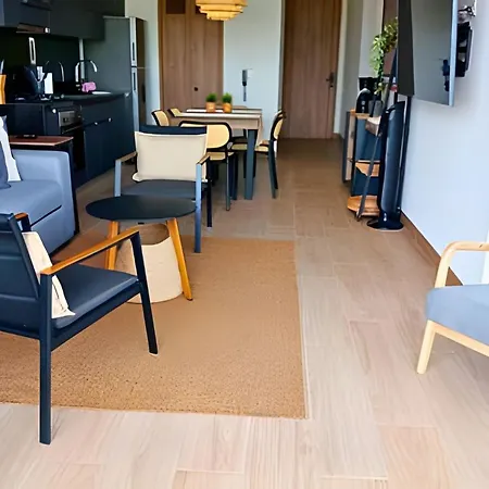 Luxury 2b, Stunning View 4 Blocks From Walled